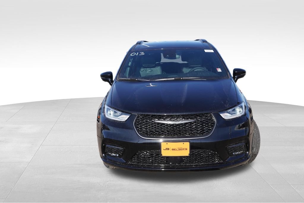 New 2026 Diamond Black Crystal Pearl-Coat Exterior Paint Chrysler Select image 9