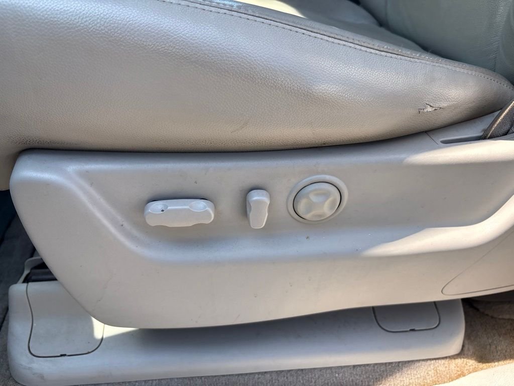 Used 2008 Silver Chevrolet LTZ image 15