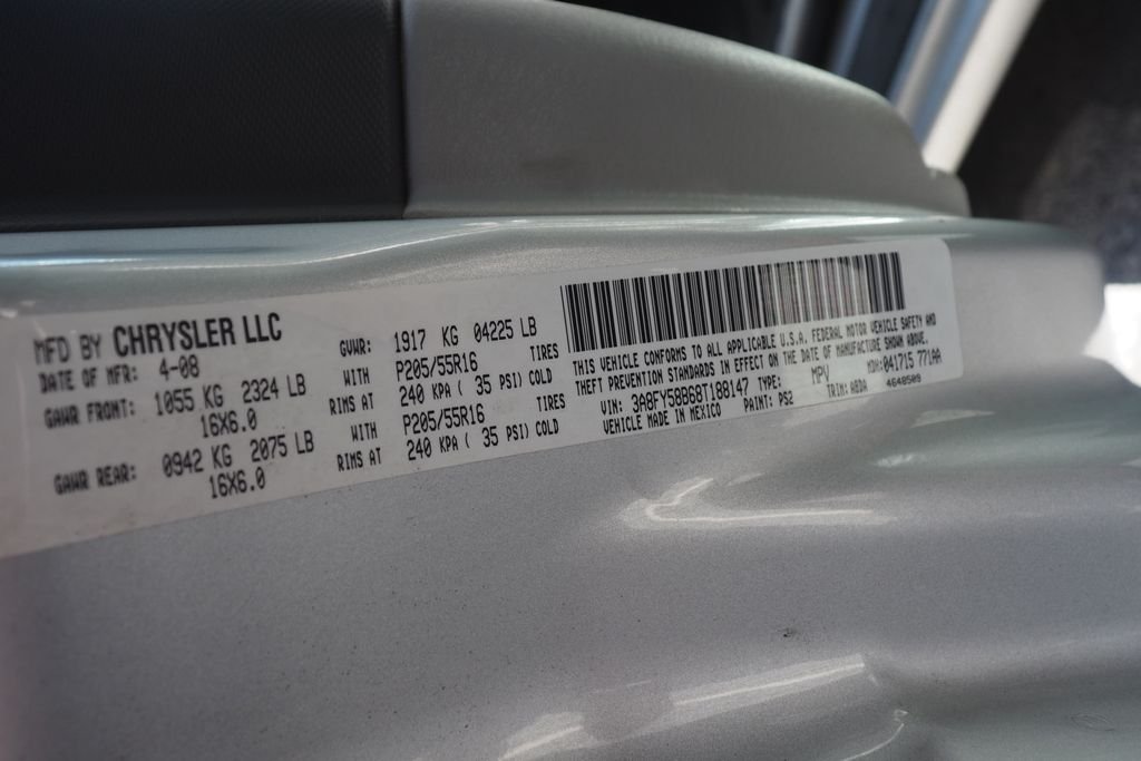 Used 2008 Silver Chrysler Touring image 6