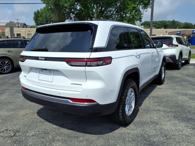 Used 2023 White Jeep Laredo image 5