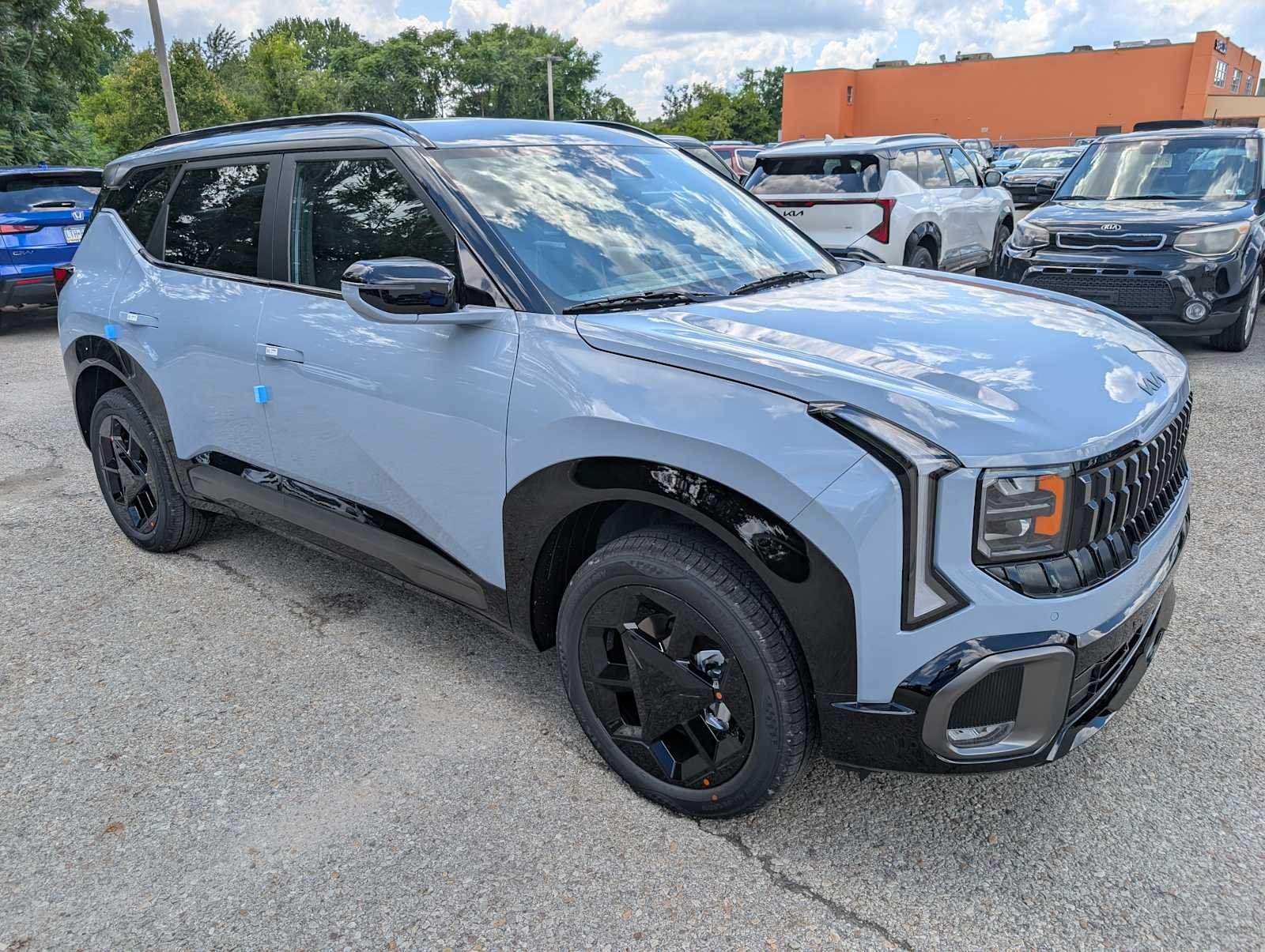 New 2027 Pale Gray Kia X-Line S image 6