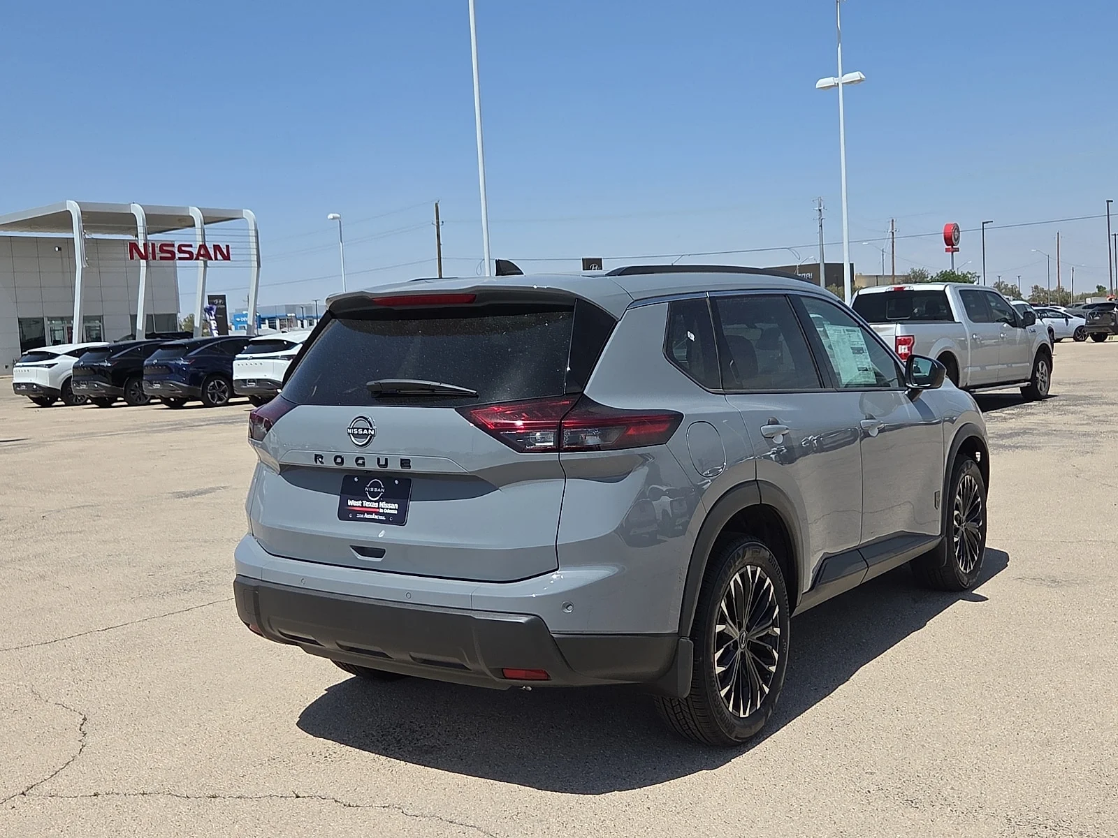 New 2026 Boulder Gray Nissan Dark Armor Front-Wheel Drive 2026.5 image 4