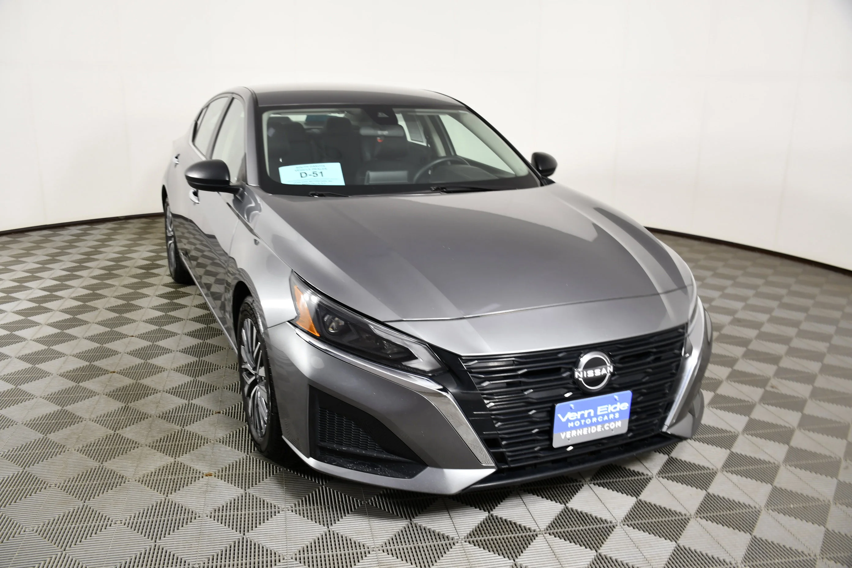 Used 2024 Gun Metallic Nissan 2.5 SV image 3