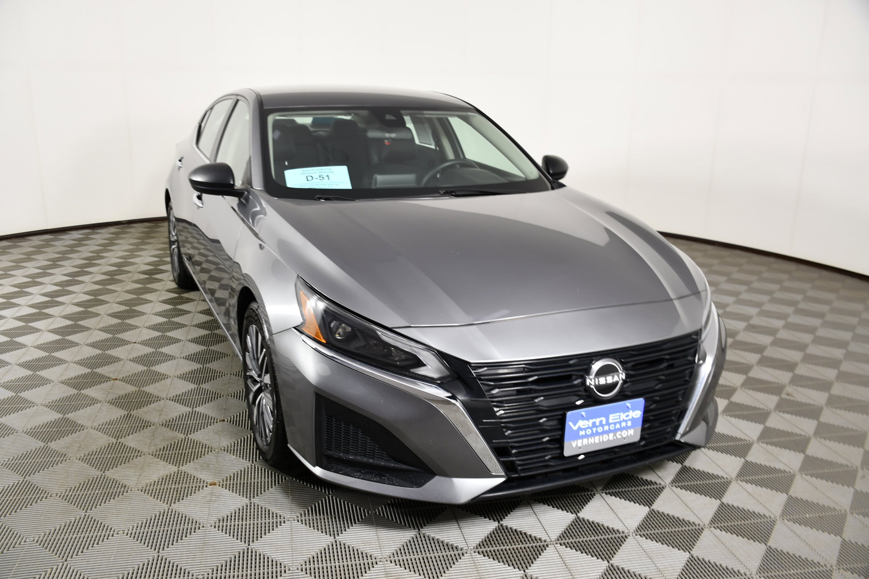 Used 2024 Gun Metallic Nissan 2.5 SV image 3