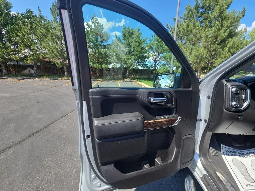 Used 2021 Gray GMC SLE image 25