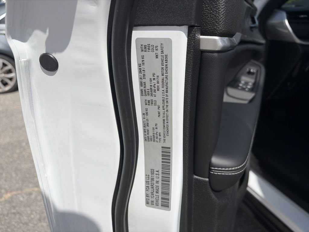 New 2026 Bright White Clear-Coat Exterior Paint Jeep Laredo Altitude image 40