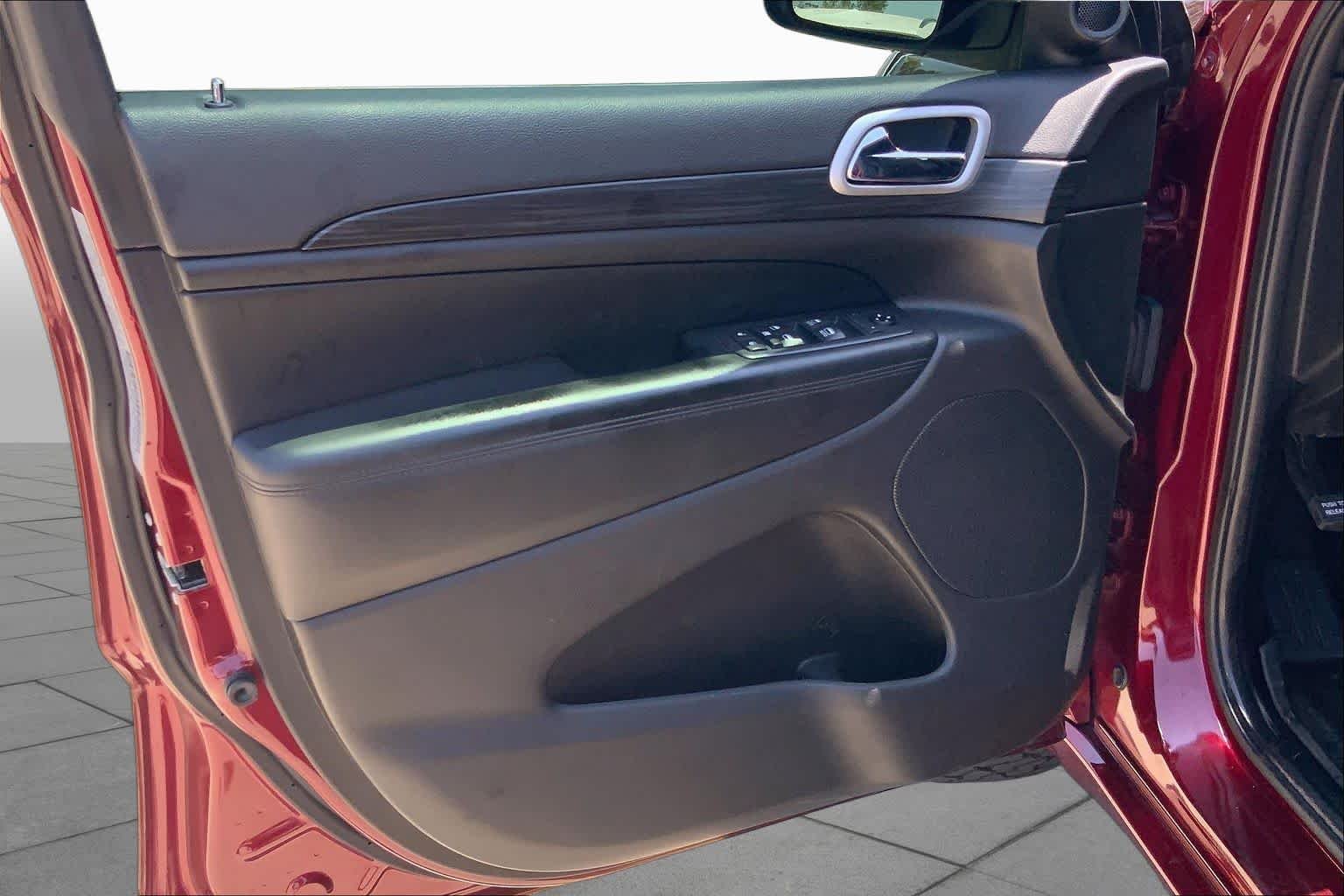 Used 2020 Velvet Red Pearlcoat Jeep Altitude image 21