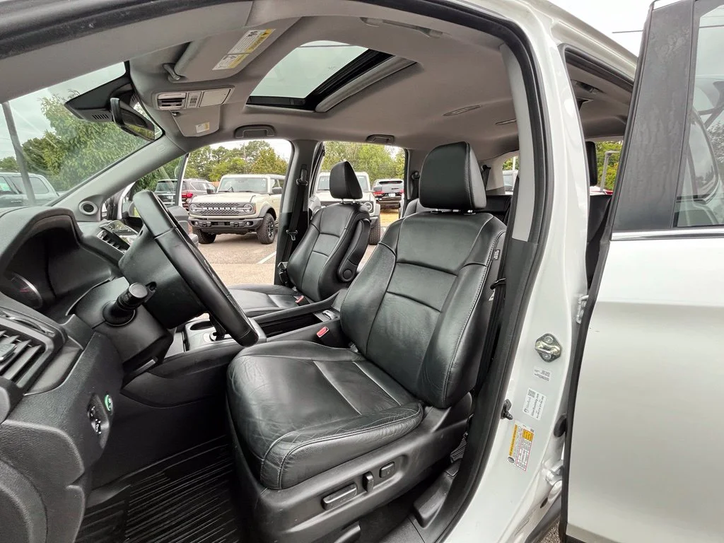 Used 2020 White Honda EX-L image 15