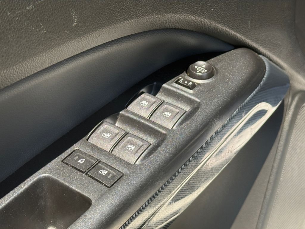 Used 2022 White Chevrolet Z71 image 28