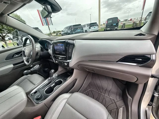 Used 2020 SILVER ICE METALLIC Chevrolet Premier image 28