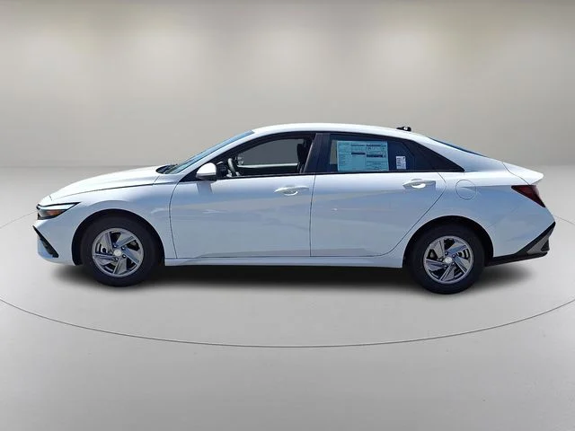 New 2026 White Hyundai SE image 4