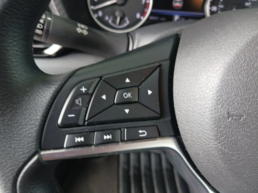 Used 2025 Gray Nissan SV image 31