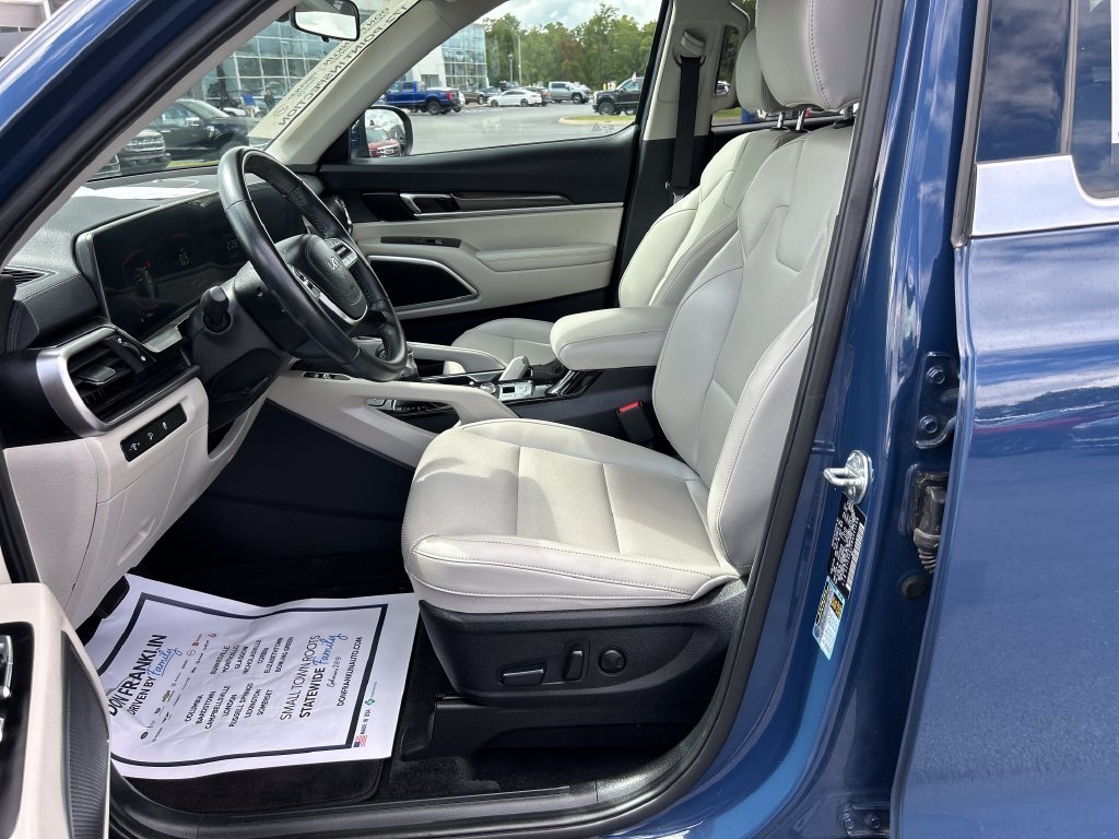 Used 2024 Black Kia S image 13