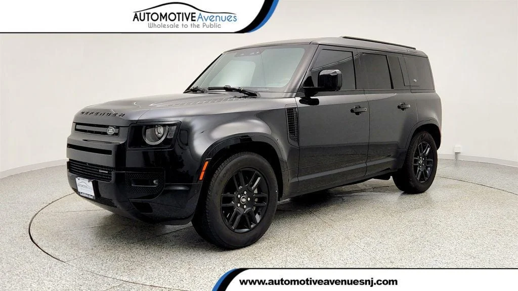 2023 Land Rover Defender X-Dynamic SE's photo