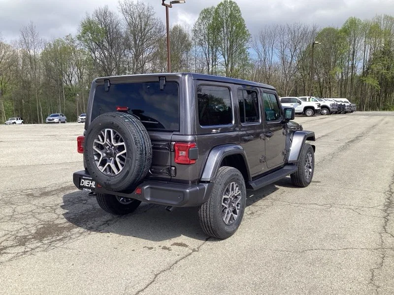 New 2026 Granite Crystal Metallic Clear-Coat Exterior Paint Jeep Sahara image 7