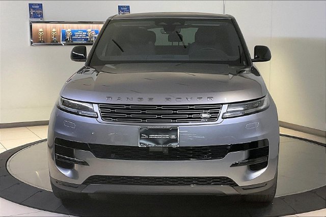 Used 2024 Eiger Grey Metallic Land Rover SE image 2