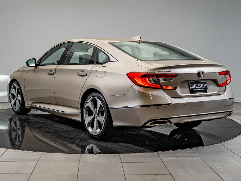 Used 2018 Gold Honda Touring image 7