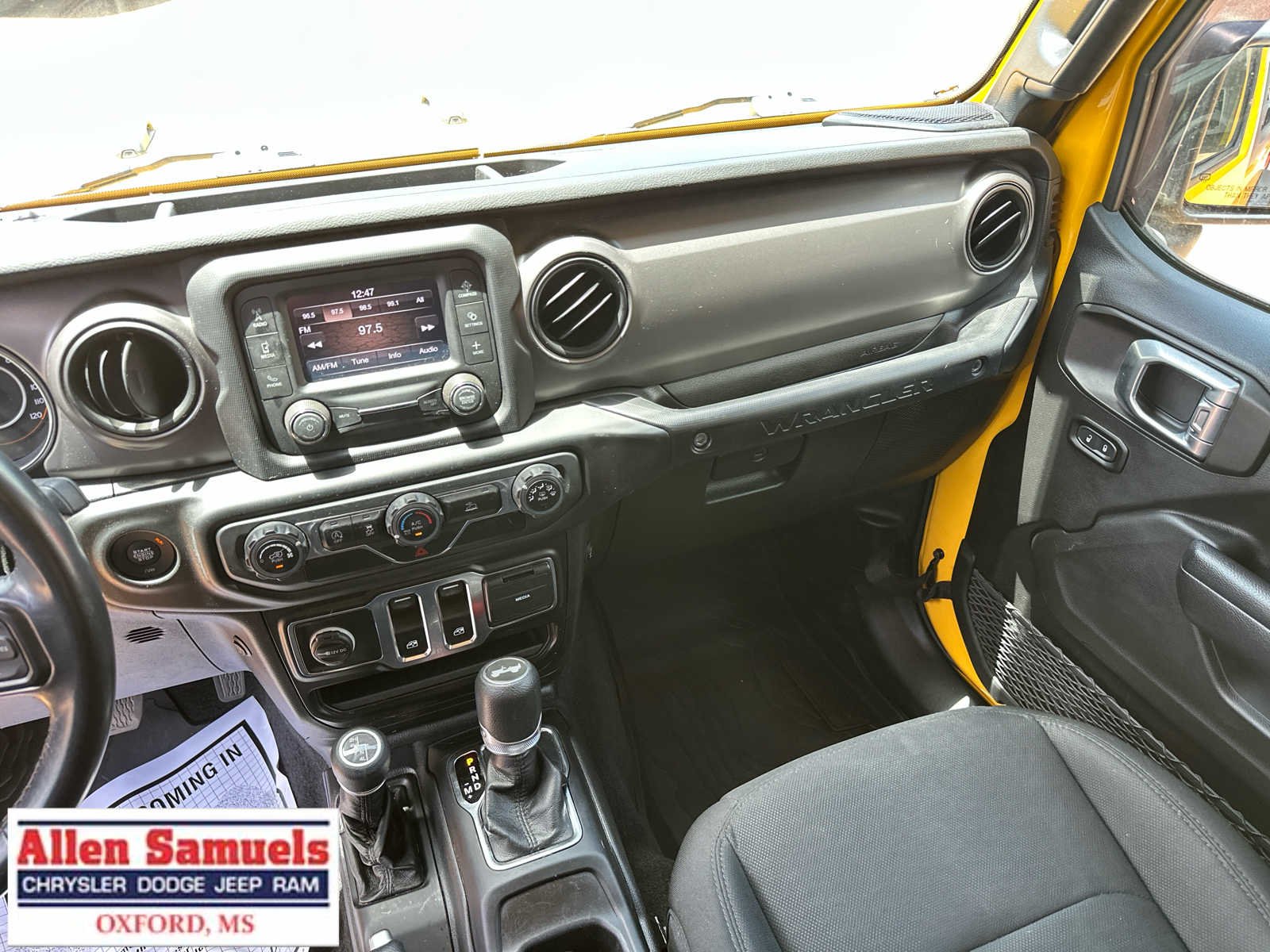 Used 2021 Hellayella Clearcoat Jeep Sport S image 12