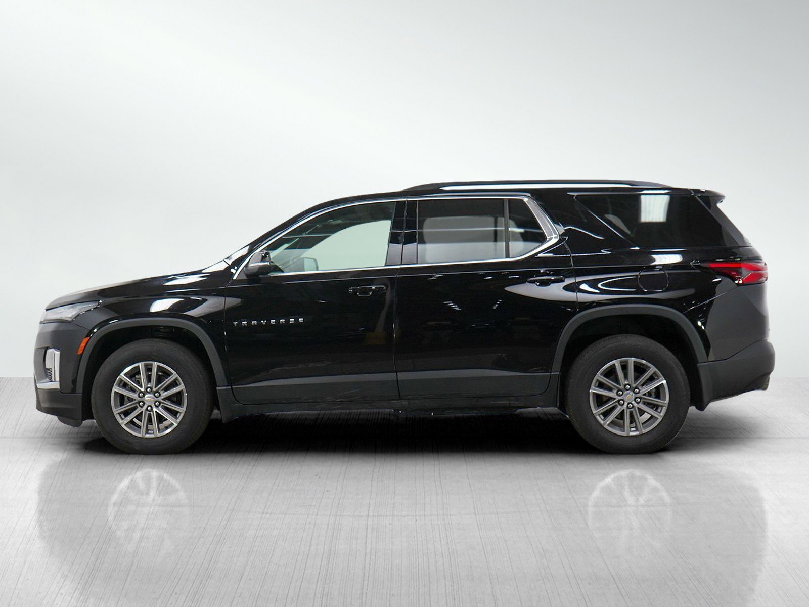 Used 2023 Chevrolet Traverse 1LT with VIN 1GNEVGKWXPJ312937 for sale in Minneapolis, Minnesota