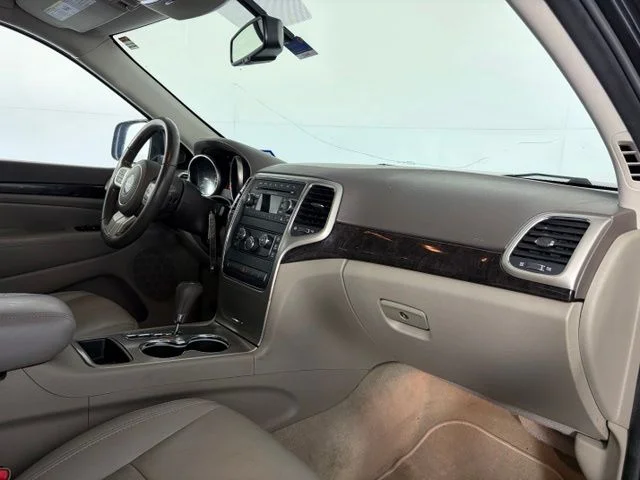 Used 2013 Black Jeep Laredo image 33