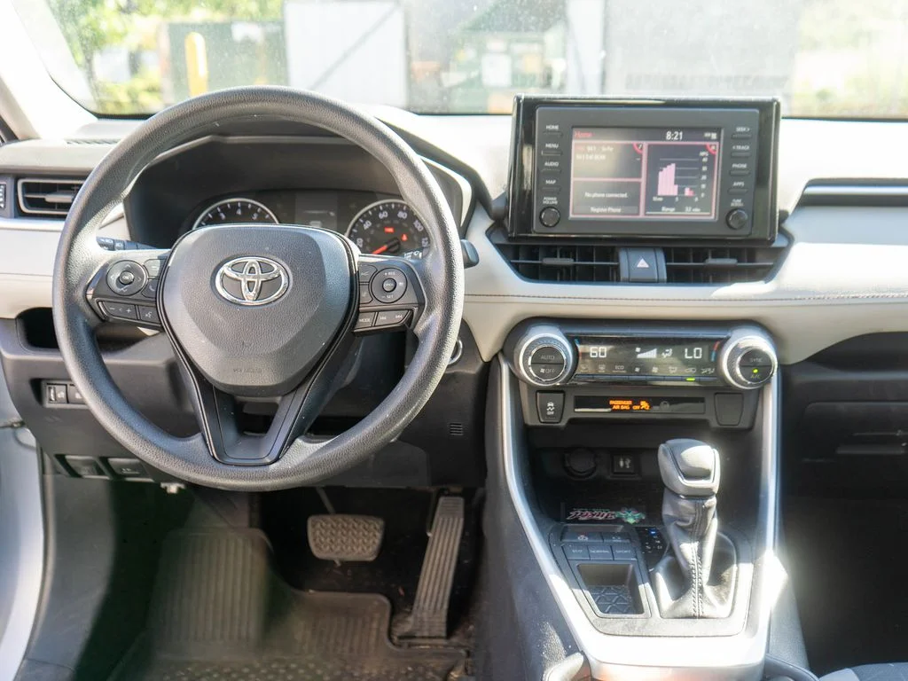 Used 2019 Silver Toyota XLE image 15