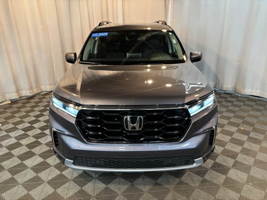 Certified Used 2025 Modern Steel Metallic Honda AWD TRG image 2