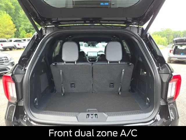 New 2027 Agate Black Metallic Ford ST-Line image 9