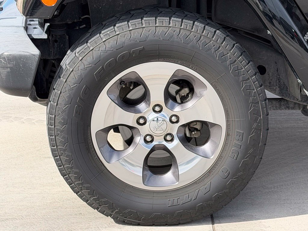 Used 2018 Black Jeep Unlimited Sahara image 7