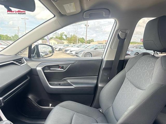 Used 2025  Toyota XLE image 15