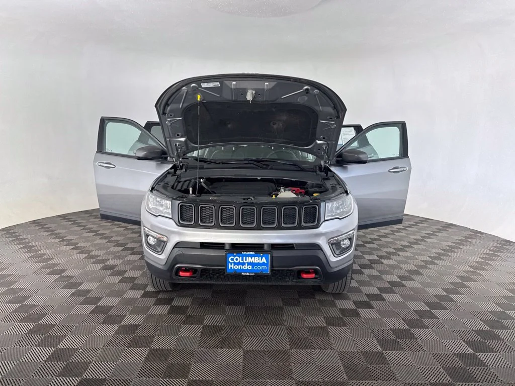 Used 2019 Silver Jeep Trailhawk image 12