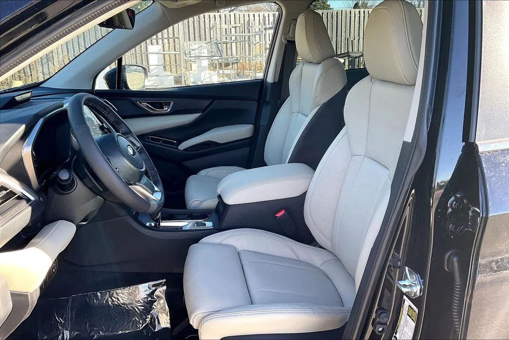 New 2026 CRYSTAL BLACK SILICA Subaru Limited 8-Passenger image 9