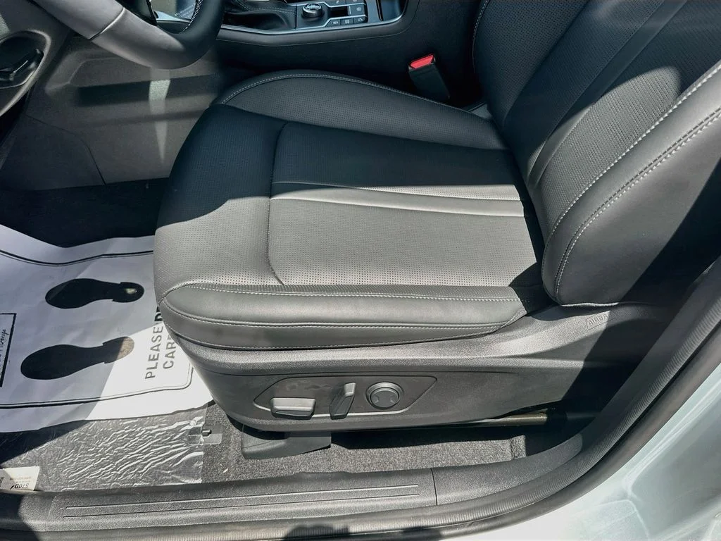 New 2026 Ivory Silver Kia S image 18