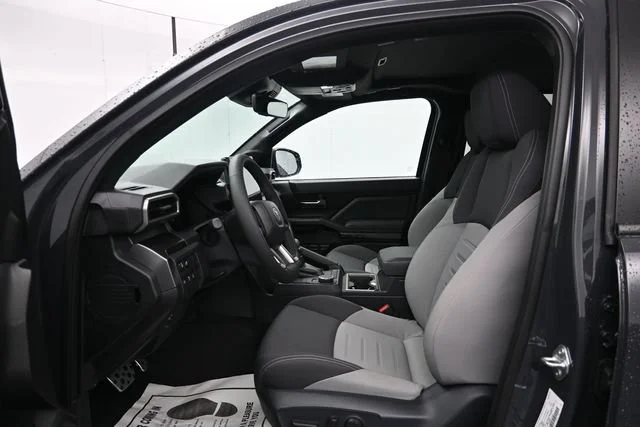 Used 2025 Underground Toyota SR5 image 9