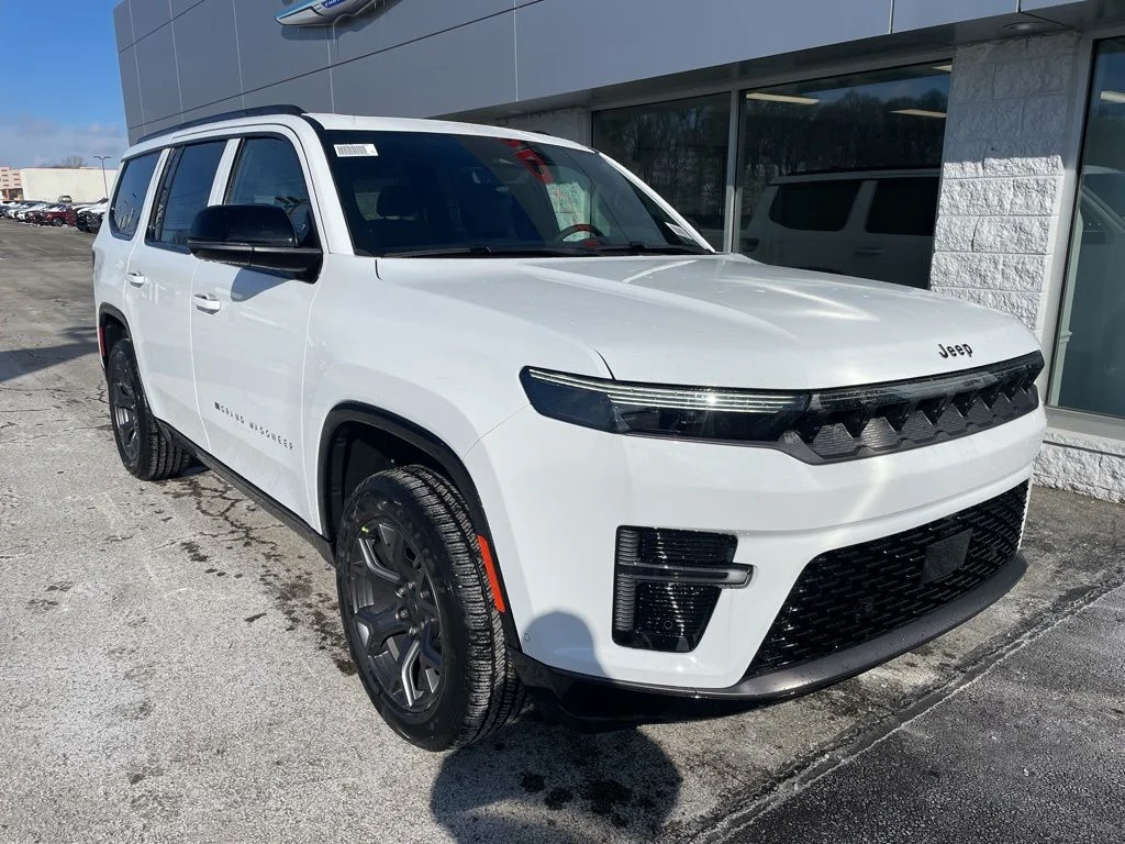 New 2026 Bright White Clear-Coat Exterior Paint Jeep Limited Altitude image 6