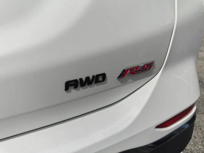 Used 2022 White Chevrolet RS image 9
