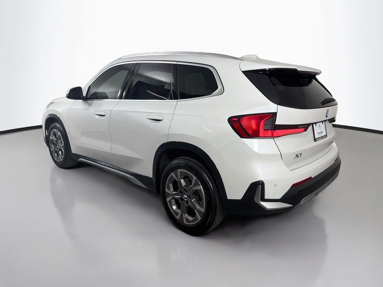 New 2026 Mineral White Metallic BMW xDrive28i image 7