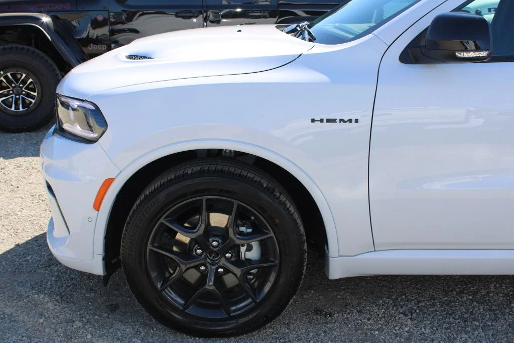 New 2026 White Knuckle Clear-Coat Exterior Paint Dodge GT Plus HEMI V8 image 7