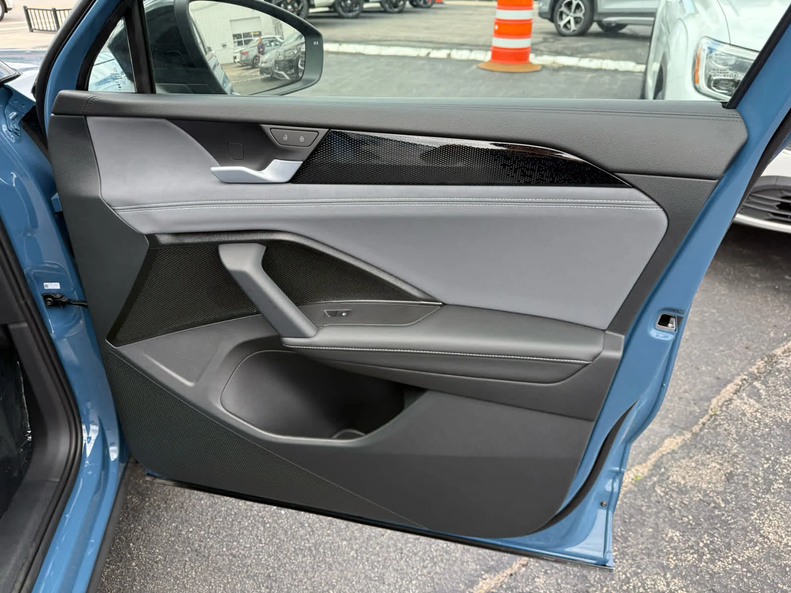 New 2026 Monterey Blue w/Deep Black Roof Volkswagen SE R-Line Black image 9