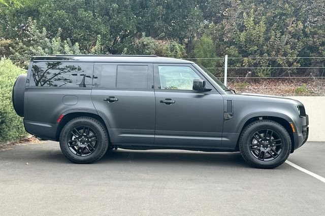 New 2026 Santorini Black Land Rover S image 6