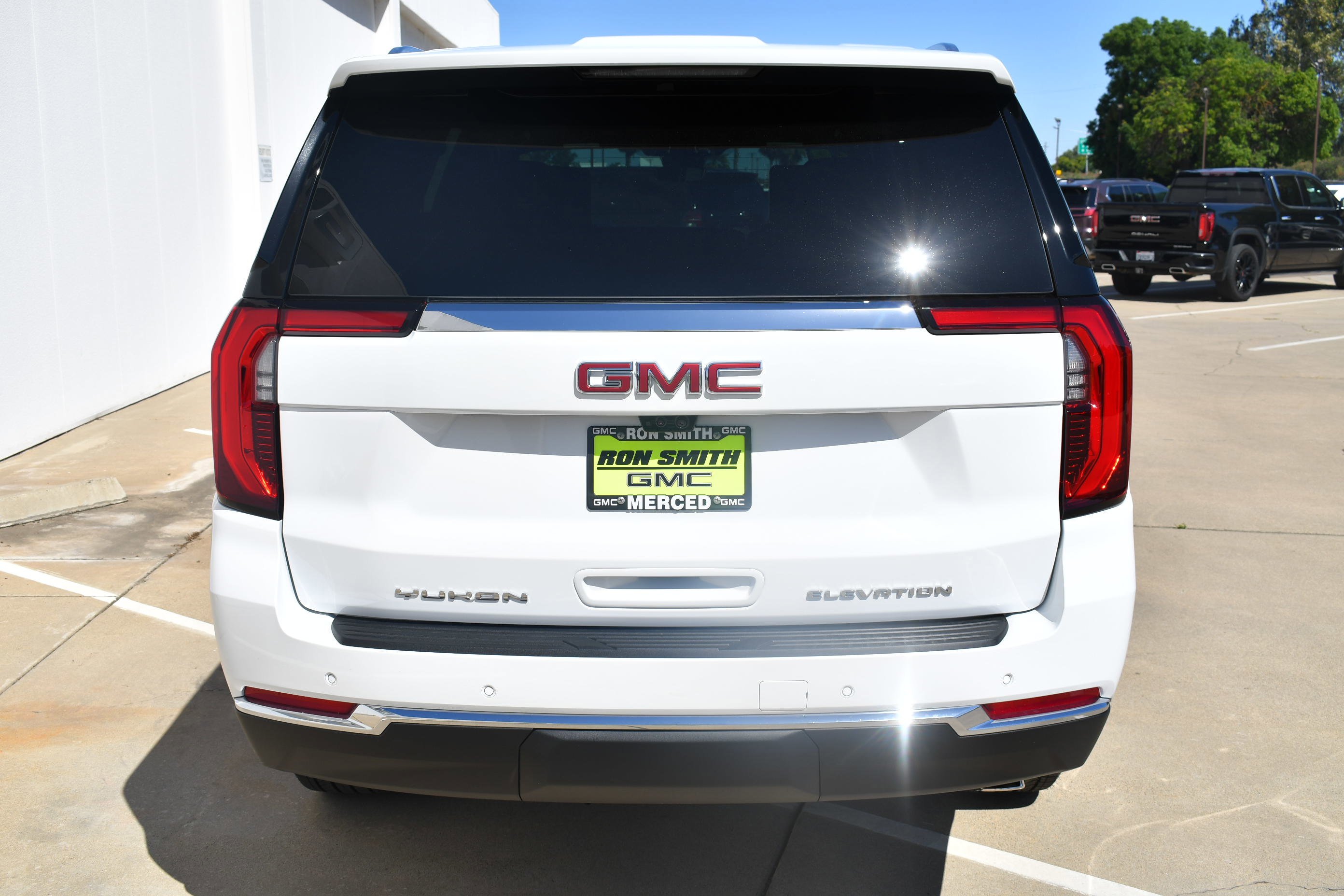 New 2026 Summit White GMC Elevation image 7