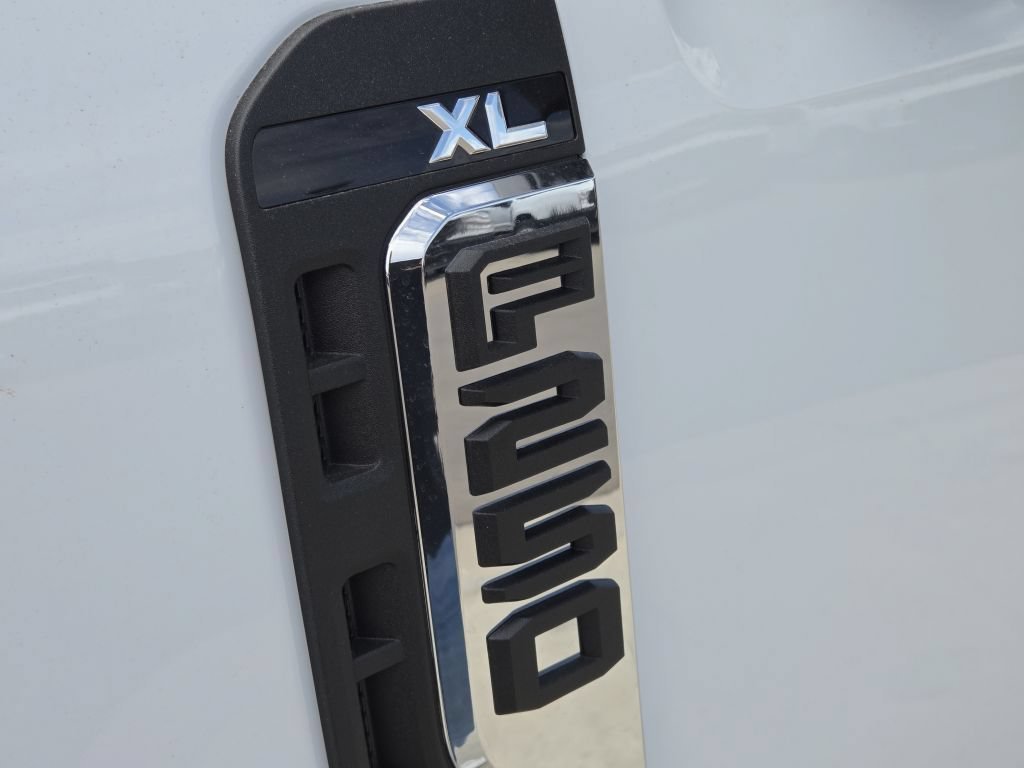 New 2026 Oxford White Ford XL image 25