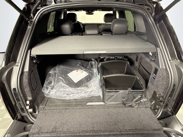 New 2026 Carpathian Grey Land Rover SE image 28