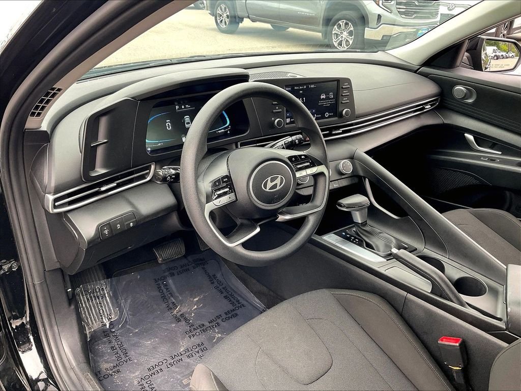 Used 2025 Abyss Black Hyundai SE image 8
