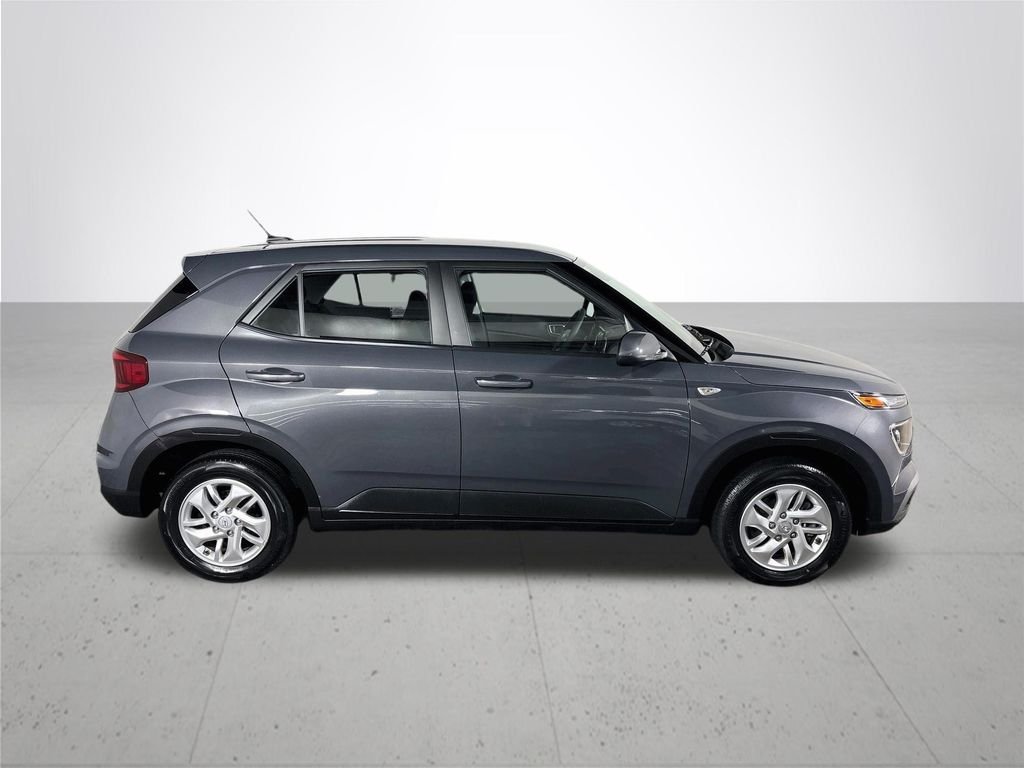 Used 2024 Gray Hyundai SE image 5