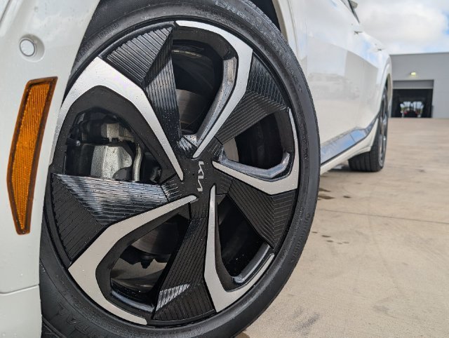 Used 2024 Kia EV6 GT-Line with VIN KNDC4DLC0R5203923 for sale in Buda, TX