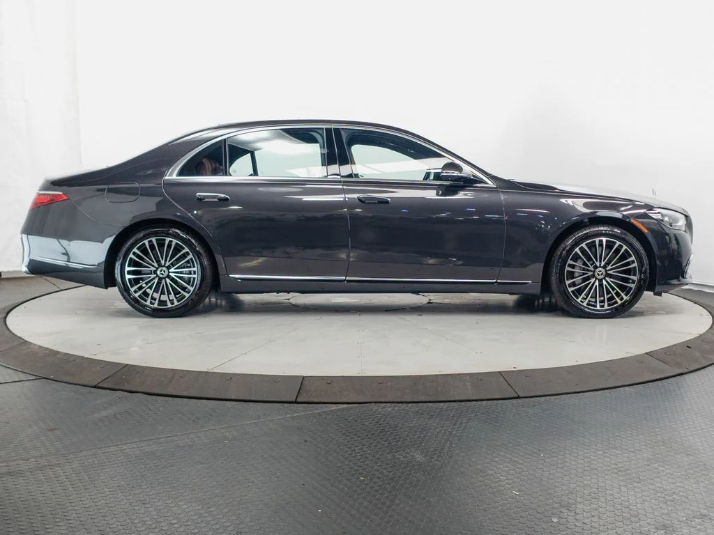 Certified Used 2024 Graphite Gray Metallic Mercedes-Benz S 580 image 38