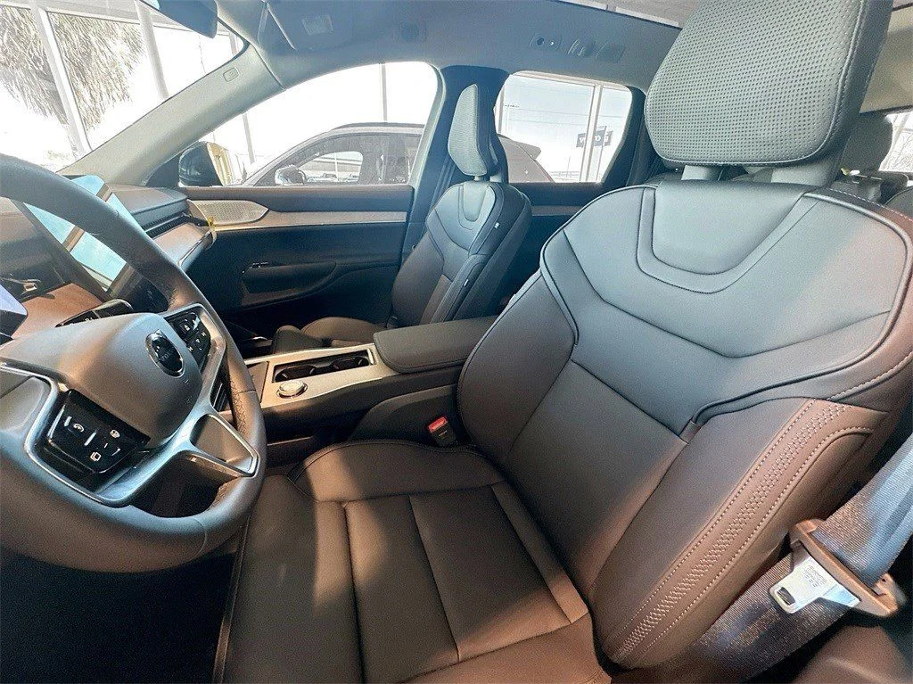 2025 Volvo EX90 Ultra - Photo 25