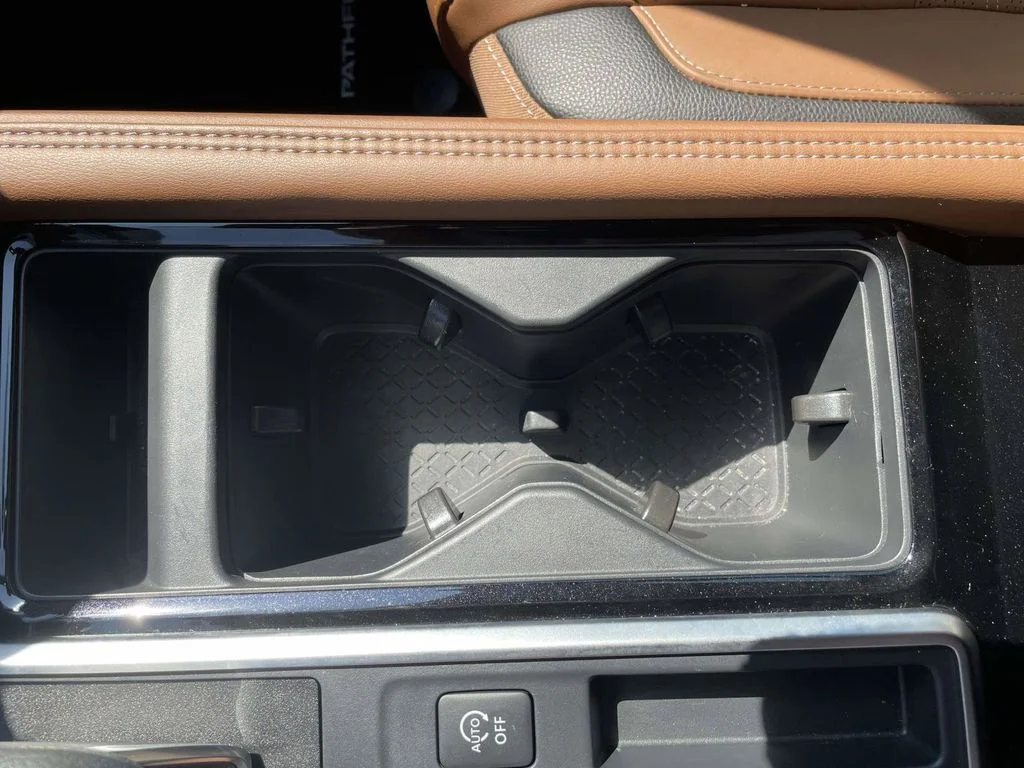 Used 2024 Gray Nissan Platinum image 18