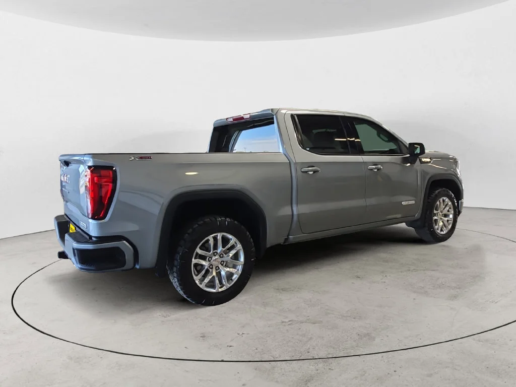 Certified Used 2025 Sterling Metallic GMC Elevation image 5