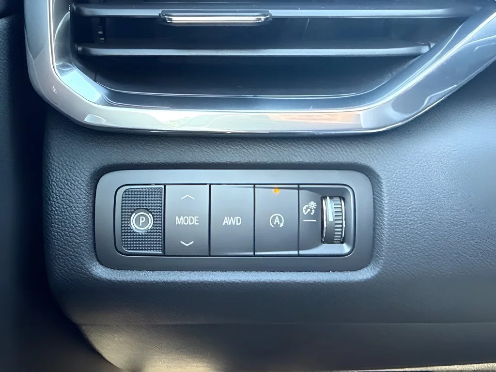 New 2027 Summit White GMC Elevation image 26